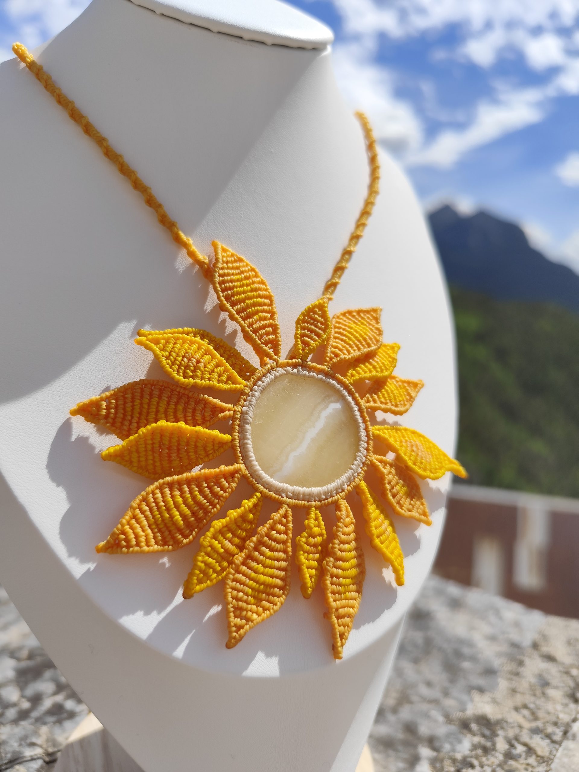 Collier Fleur de Solis et Calcite jaune – Image 2